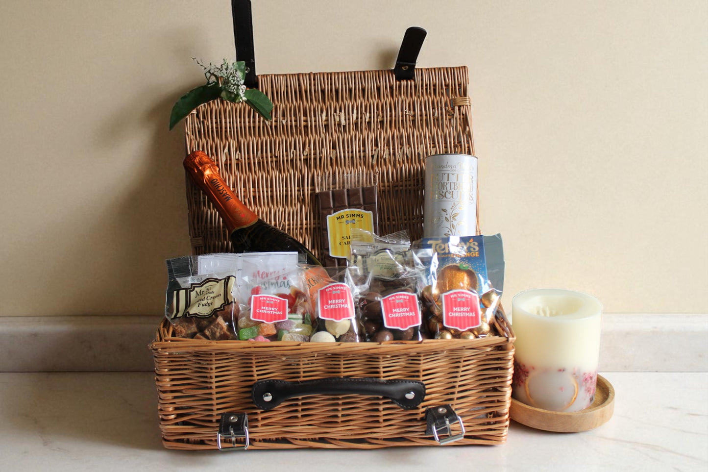 Christmas Deluxe Wicker Corporate Hamper